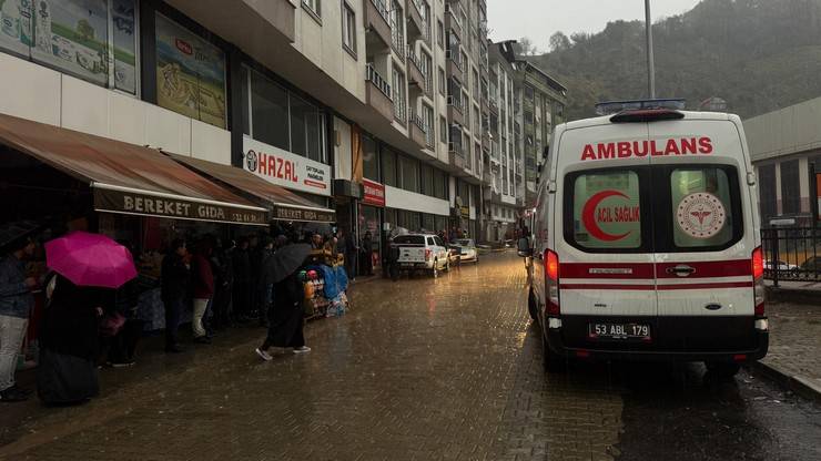 Rize'de heyelan 1 ölü, 3 yaralı 26