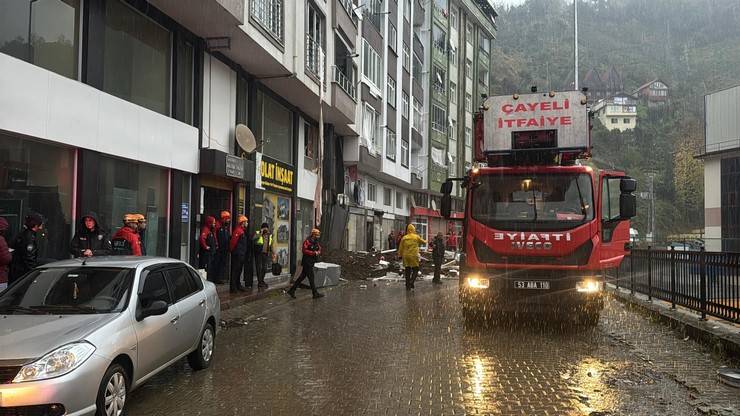 Rize'de heyelan 1 ölü, 3 yaralı 29