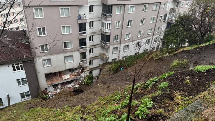 Rize'de heyelan 1 ölü, 3 yaralı 38