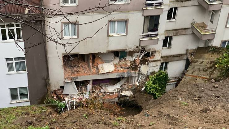 Rize'de heyelan 1 ölü, 3 yaralı 40