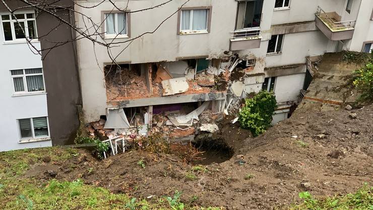 Rize'de heyelan 1 ölü, 3 yaralı 41