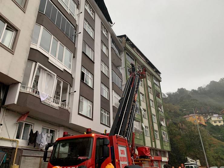 Rize'de heyelan 1 ölü, 3 yaralı 9