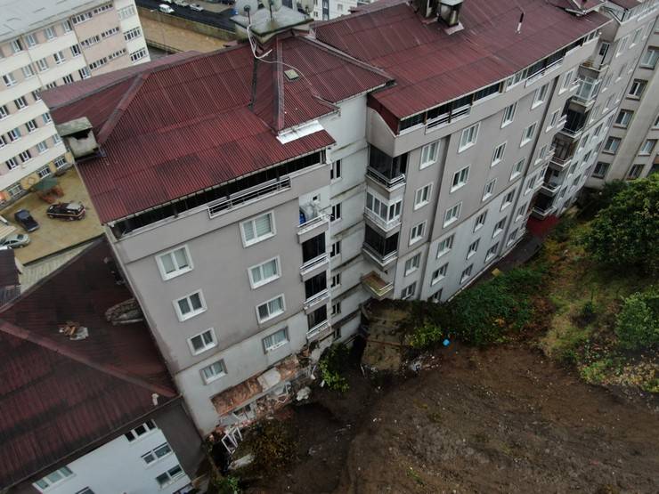 Rize'nin Çayeli ilçesinde heyelanın yaşandığı alan havadan görüntülendi 1