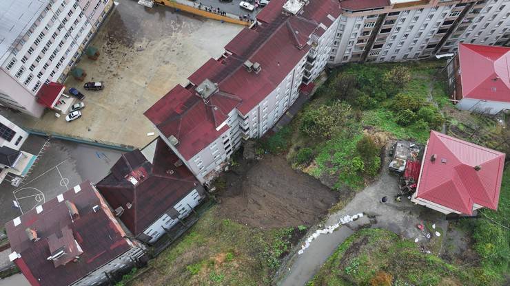 Rize'nin Çayeli ilçesinde heyelanın yaşandığı alan havadan görüntülendi 12