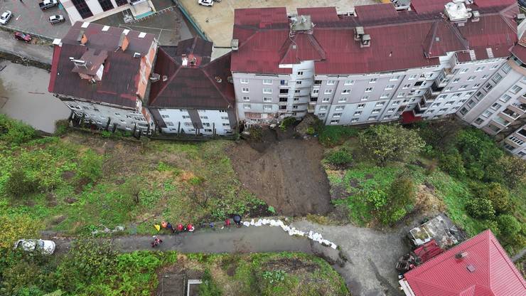 Rize'nin Çayeli ilçesinde heyelanın yaşandığı alan havadan görüntülendi 17