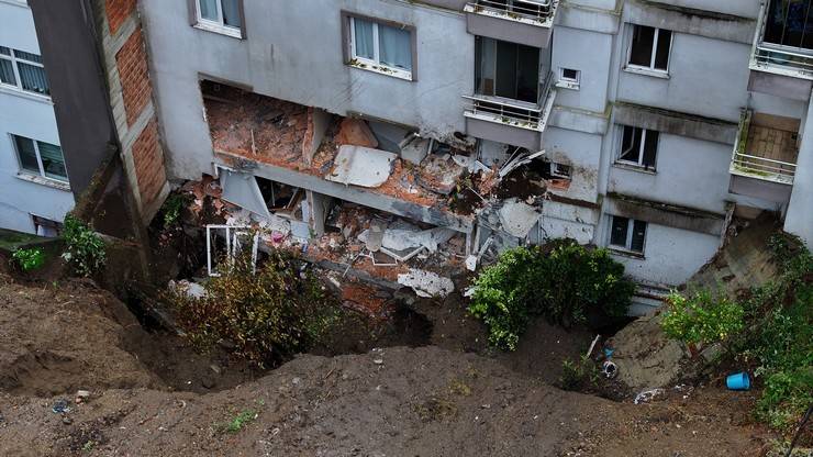 Rize'nin Çayeli ilçesinde heyelanın yaşandığı alan havadan görüntülendi 21