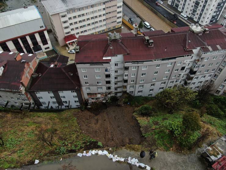 Rize'nin Çayeli ilçesinde heyelanın yaşandığı alan havadan görüntülendi 7