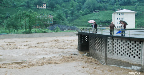 Yağmur Rize'de Sel Olup Aktı 4