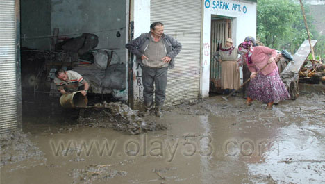 Yağmur Rize'de Sel Olup Aktı 6