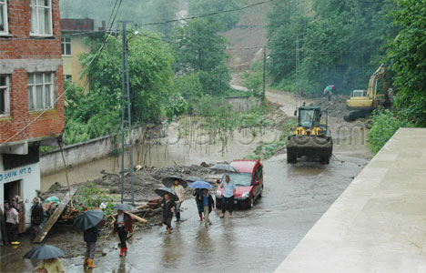 Yağmur Rize'de Sel Olup Aktı 9