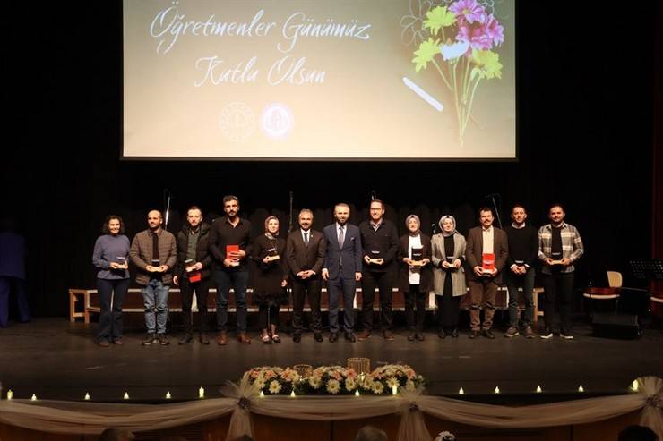 24 Kasım Öğretmenler Günü, Rize’de kutlandı 13