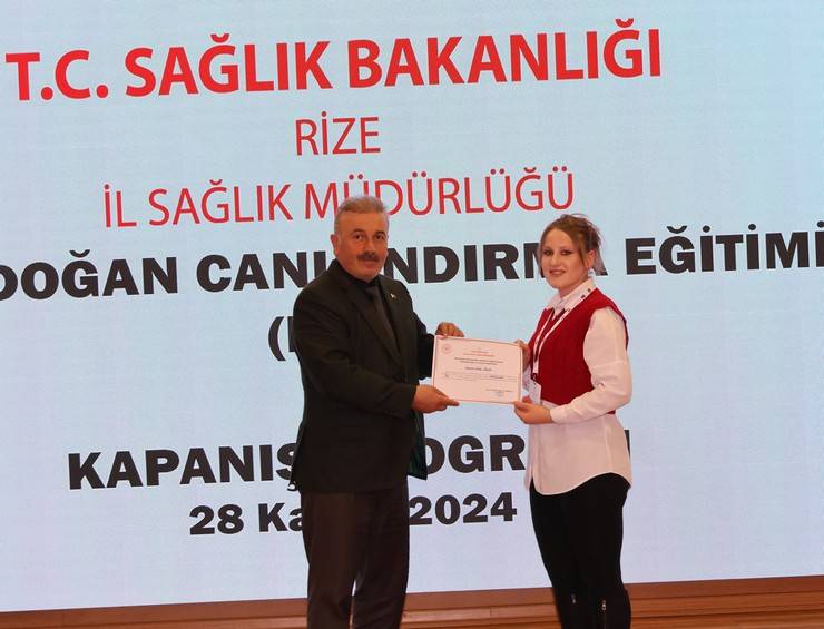 Rize’de Yenidoğan Canlandırma Eğitimi düzenlendi 9