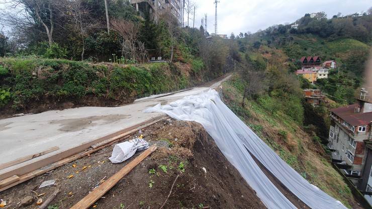 Rize'de heyelanın vurduğu binalarda iskana 3 kat sınırı 7