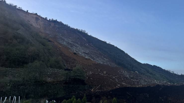 Artvin'de heyelan; Karadeniz Sahil Yolu ulaşıma kapandı 21