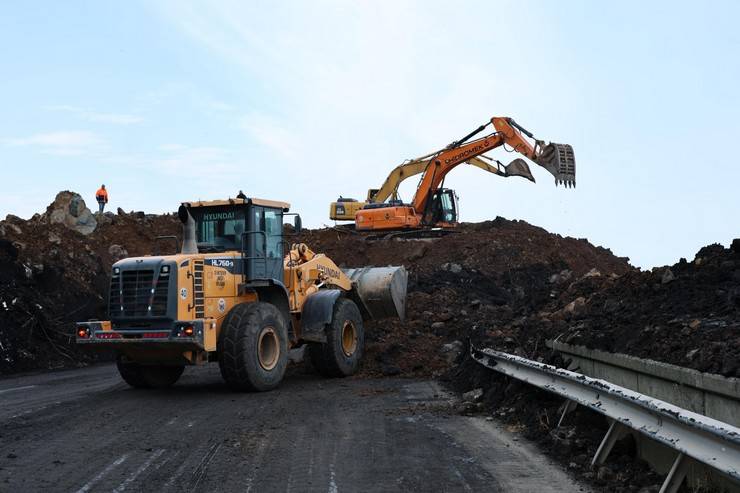 Artvin'de heyelan; Karadeniz Sahil Yolu ulaşıma kapandı 47