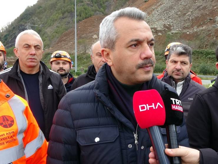 Artvin'de heyelan; Karadeniz Sahil Yolu ulaşıma kapandı 55