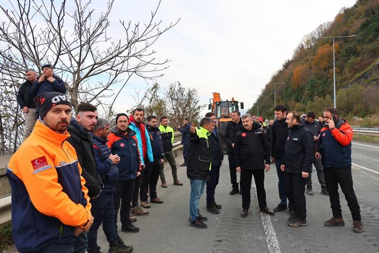 Artvin'de heyelan; Karadeniz Sahil Yolu ulaşıma kapandı 61