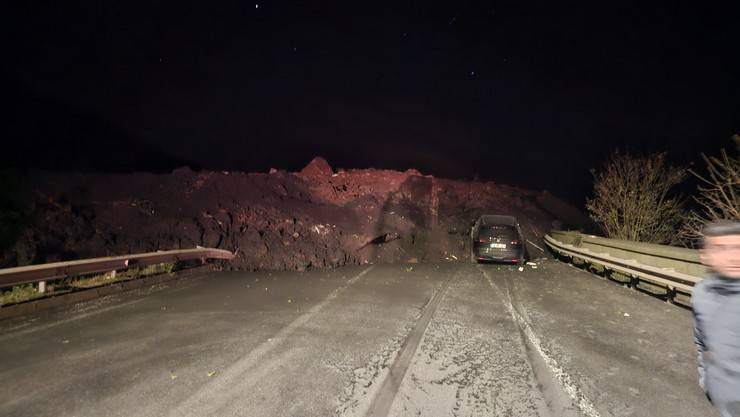 Artvin'de heyelan; Karadeniz Sahil Yolu ulaşıma kapandı 7