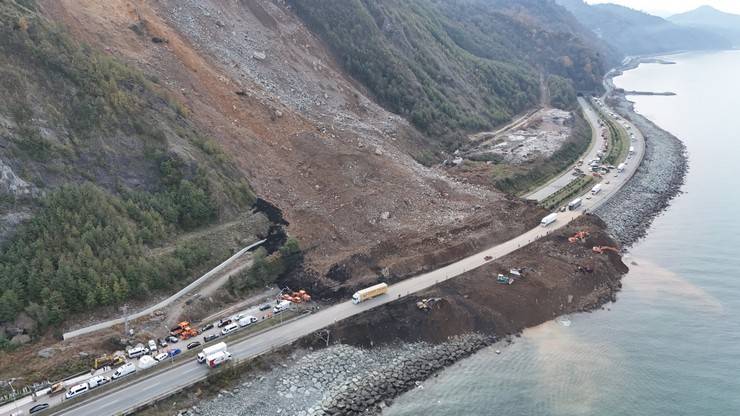 Giresunlu kayıp gençlerin içinde bulunduğu araca ulaşıldı 11