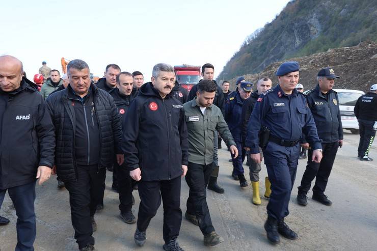 Giresunlu kayıp gençlerin içinde bulunduğu araca ulaşıldı 15