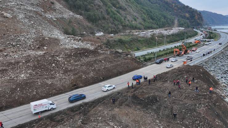 Giresunlu kayıp gençlerin içinde bulunduğu araca ulaşıldı 25