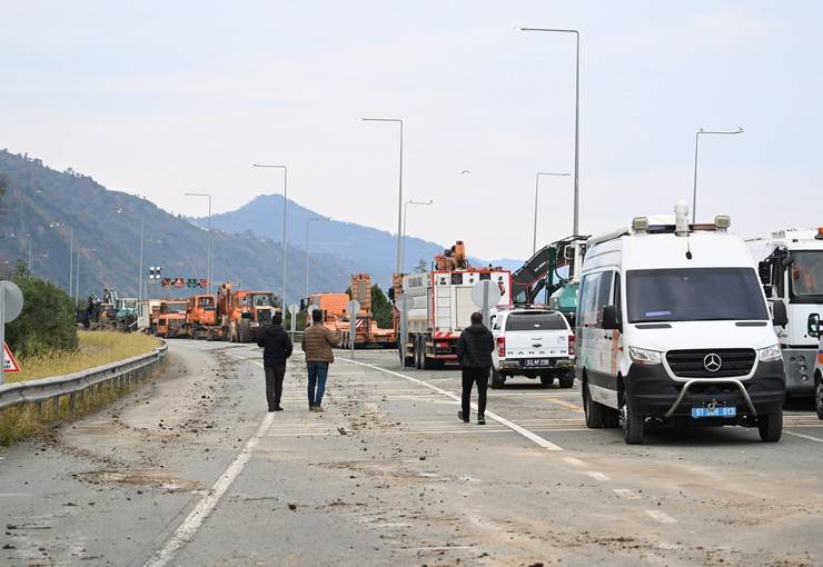 Giresunlu kayıp gençlerin içinde bulunduğu araca ulaşıldı 28