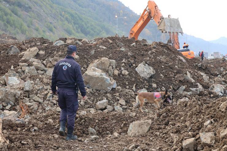 Giresunlu kayıp gençlerin içinde bulunduğu araca ulaşıldı 29