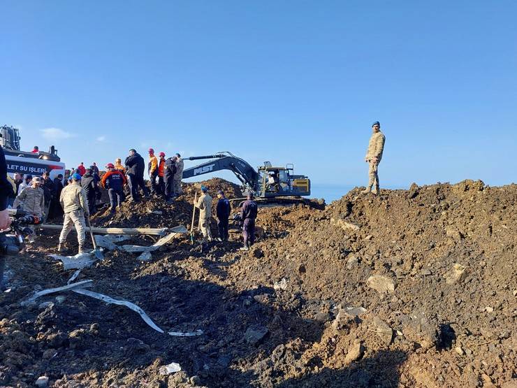 Giresunlu kayıp gençlerin içinde bulunduğu araca ulaşıldı 30