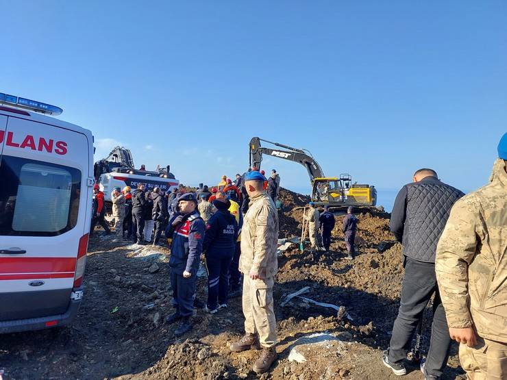 Giresunlu kayıp gençlerin içinde bulunduğu araca ulaşıldı 31