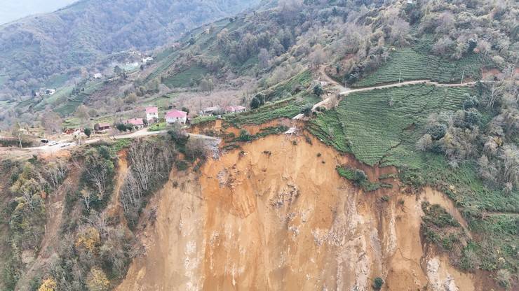 Giresunlu kayıp gençlerin içinde bulunduğu araca ulaşıldı 35