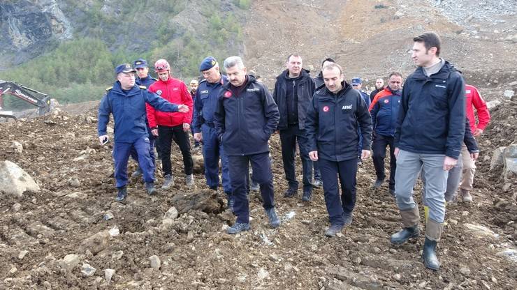 Giresunlu kayıp gençlerin içinde bulunduğu araca ulaşıldı 37