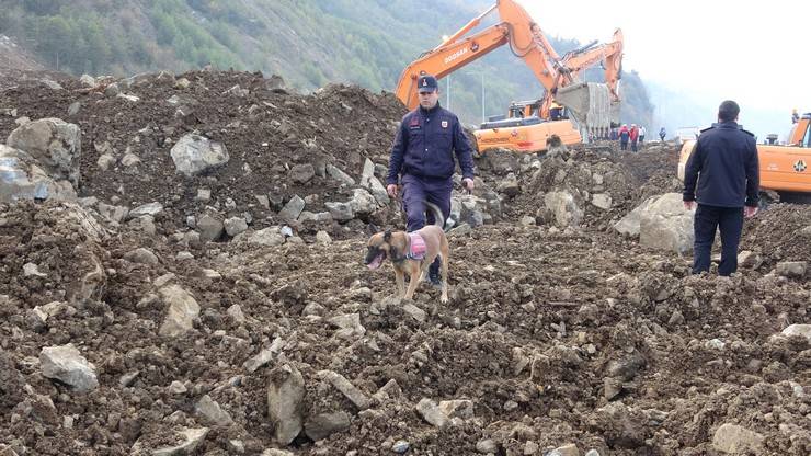 Giresunlu kayıp gençlerin içinde bulunduğu araca ulaşıldı 38