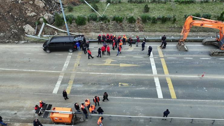 Giresunlu kayıp gençlerin içinde bulunduğu araca ulaşıldı 6