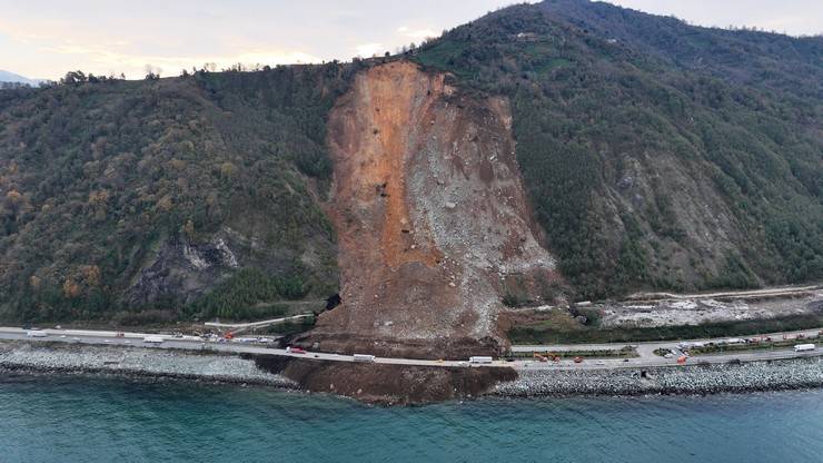 Giresunlu kayıp gençlerin içinde bulunduğu araca ulaşıldı 8