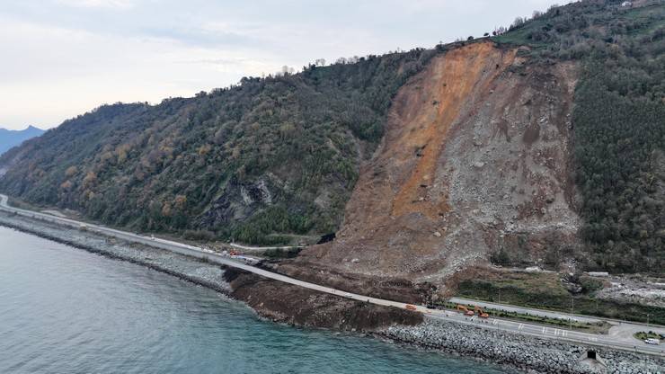 Giresunlu kayıp gençlerin içinde bulunduğu araca ulaşıldı 9