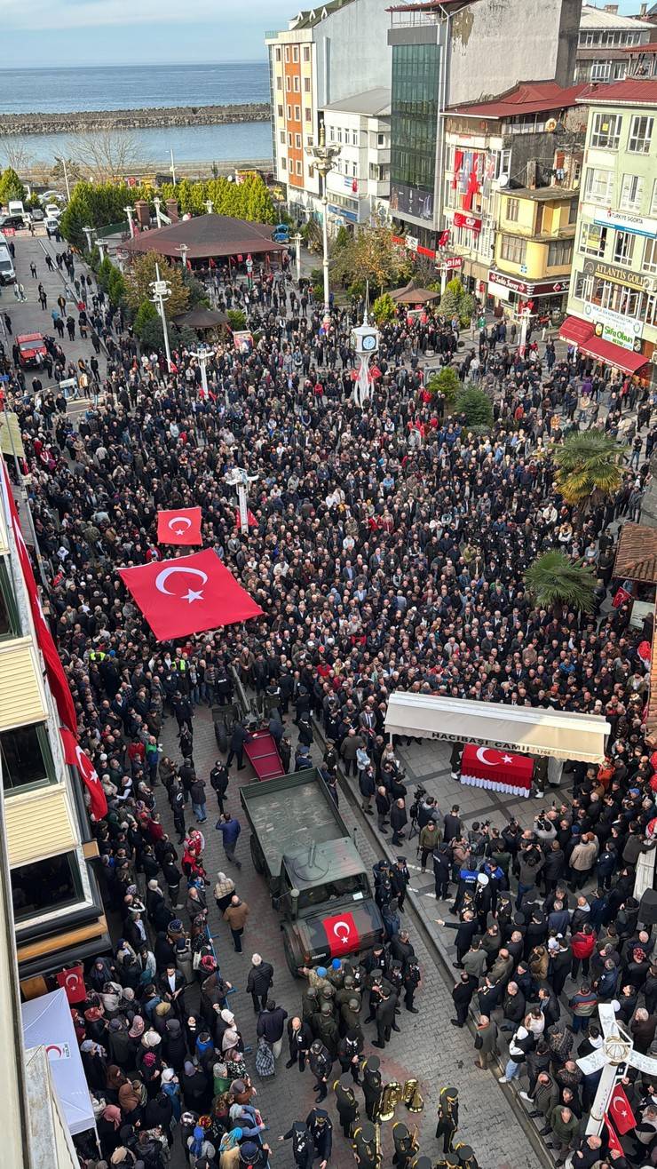 Rizeli Şehit Teğmen Ceyhun Kalyoncu son yolculuğuna uğurlandı 14