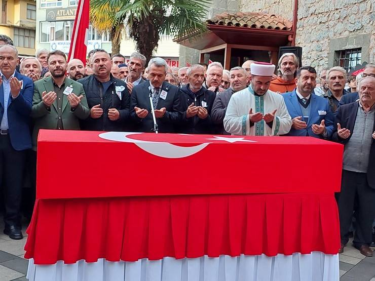 Rizeli Şehit Teğmen Ceyhun Kalyoncu son yolculuğuna uğurlandı 15