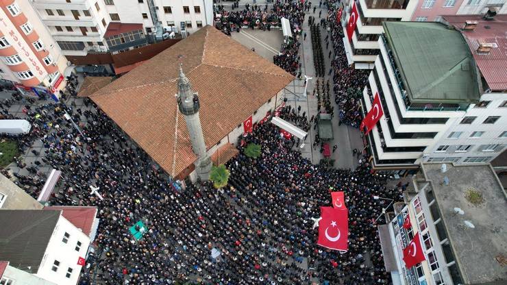 Rizeli Şehit Teğmen Ceyhun Kalyoncu son yolculuğuna uğurlandı 17