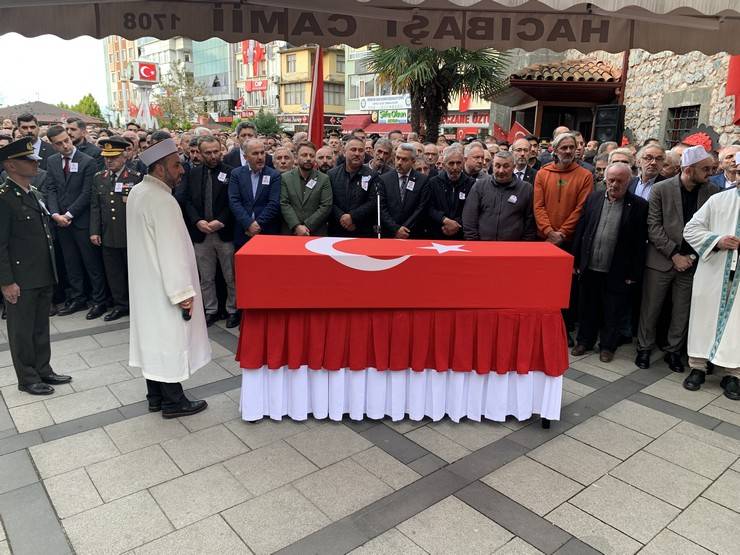 Rizeli Şehit Teğmen Ceyhun Kalyoncu son yolculuğuna uğurlandı 27