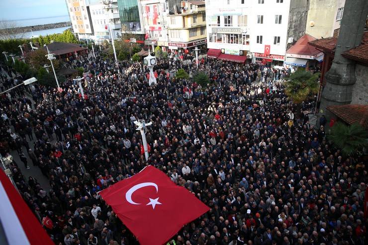 Rizeli Şehit Teğmen Ceyhun Kalyoncu son yolculuğuna uğurlandı 3