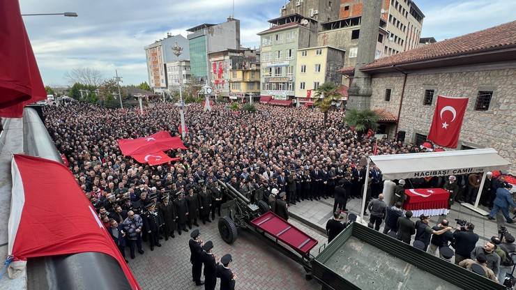 Rizeli Şehit Teğmen Ceyhun Kalyoncu son yolculuğuna uğurlandı 8