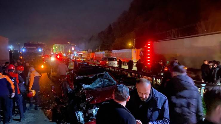 Artvin’de otomobil tıra çarptı: 1 ölü, 1 yaralı 1