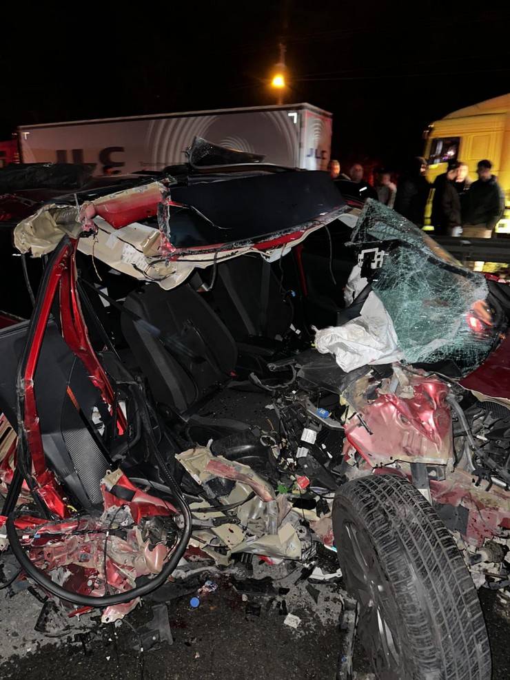 Artvin’de otomobil tıra çarptı: 1 ölü, 1 yaralı 12