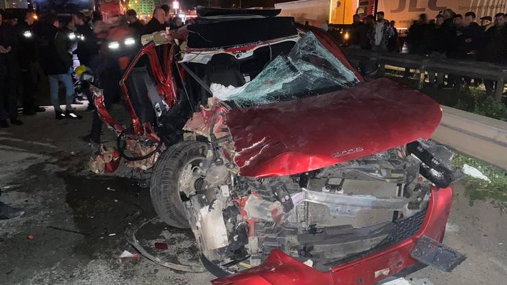 Artvin’de otomobil tıra çarptı: 1 ölü, 1 yaralı 4