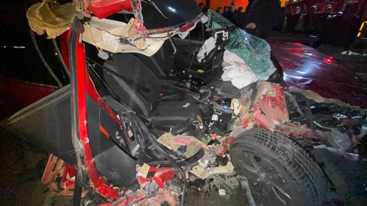 Artvin’de otomobil tıra çarptı: 1 ölü, 1 yaralı 5