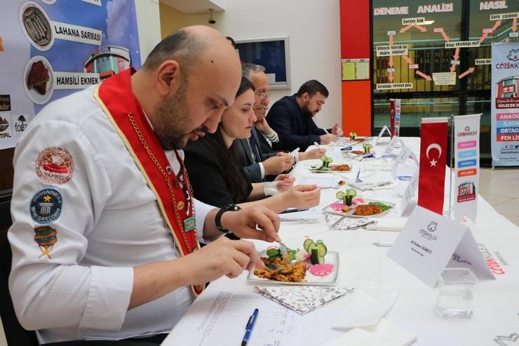 Rize’de Öğrenci Velilerinin Hazırladığı Yöresel Yemekler Yarıştı 13