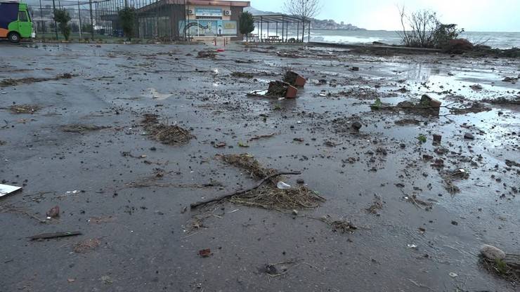 Rize'de fırtına hayatı olumsuz etkiliyor 9