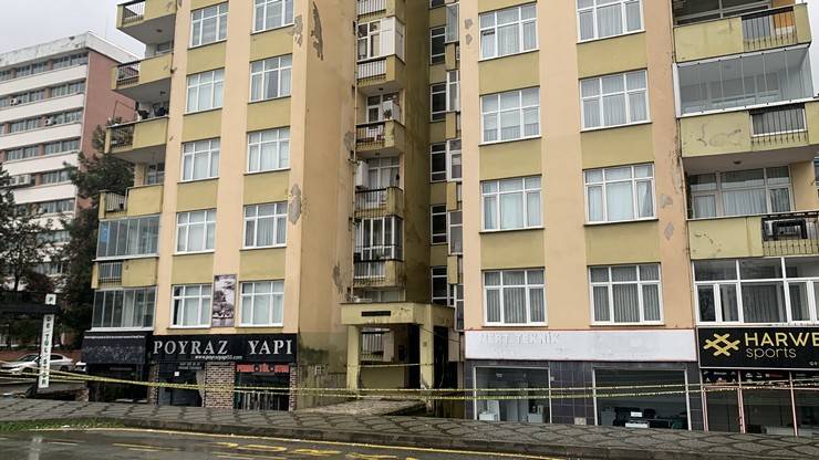 Rize'de tahliye edilen 8 katlı apartman mühürlendi 1