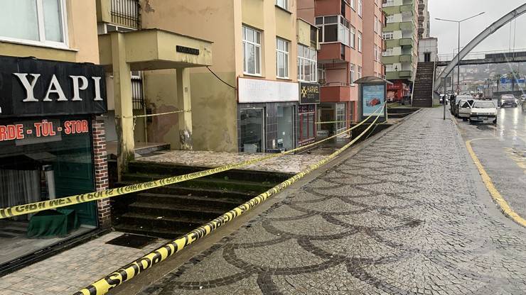 Rize'de tahliye edilen 8 katlı apartman mühürlendi 2