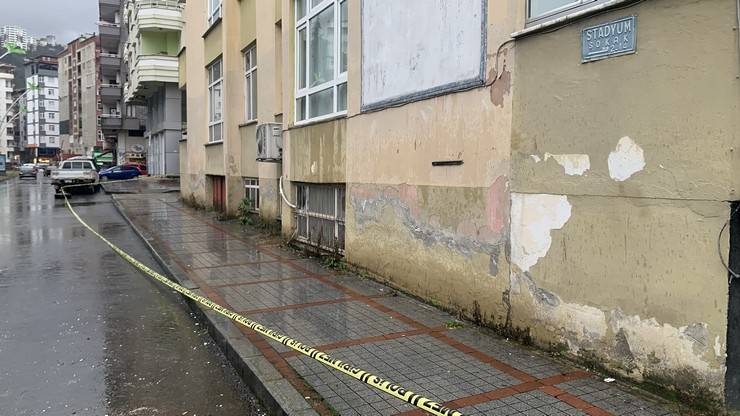 Rize'de tahliye edilen 8 katlı apartman mühürlendi 3